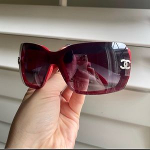 Authentic Chanel sunglasses !
